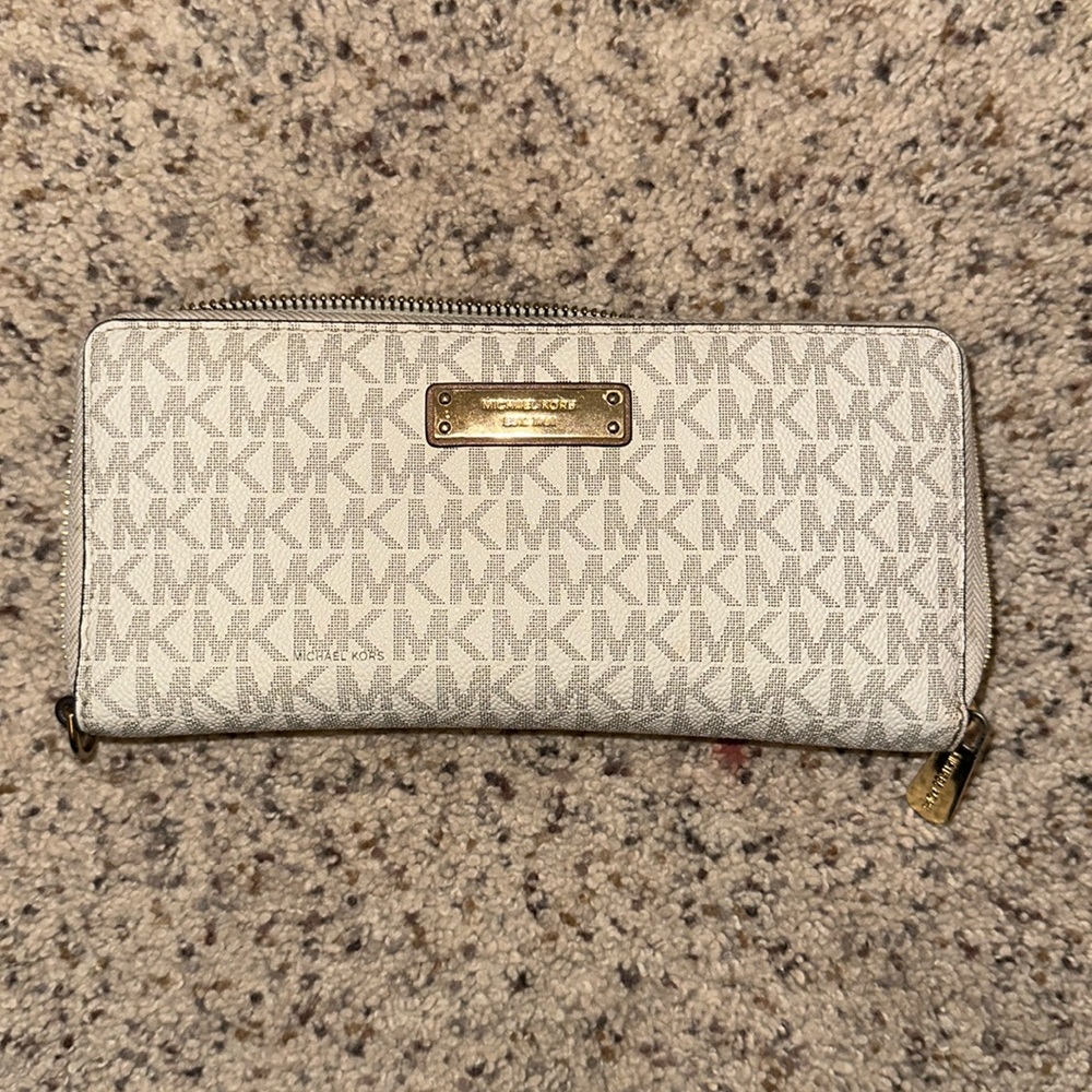 Michael Kors Women’s Long Wallet